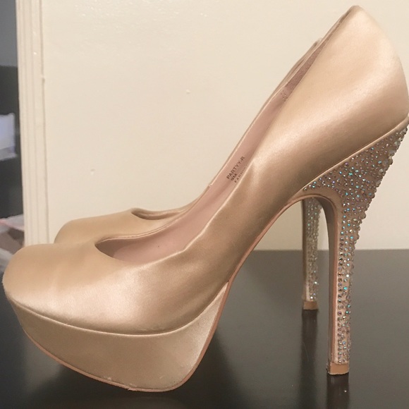 Steve Madden Partyy-r Platform Pumps! - Picture 2 of 4