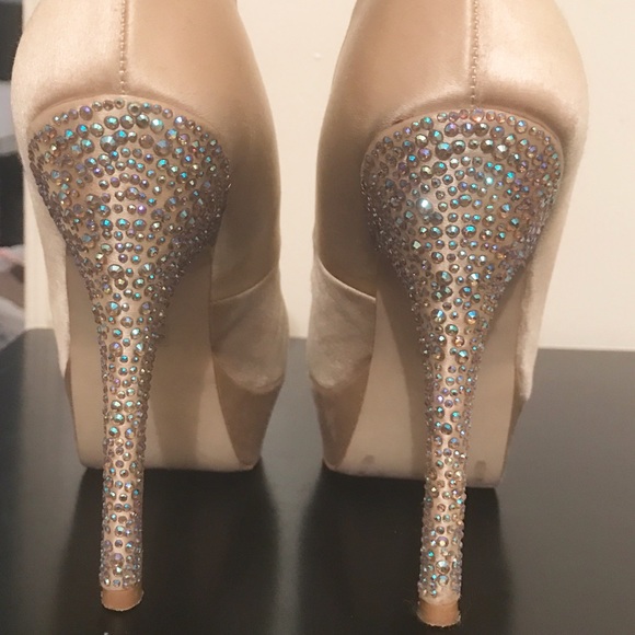 Steve Madden Partyy-r Platform Pumps! - Picture 4 of 4