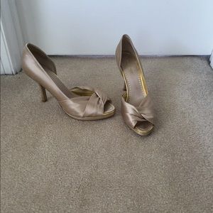 Beautiful Nine West heels in a tan color