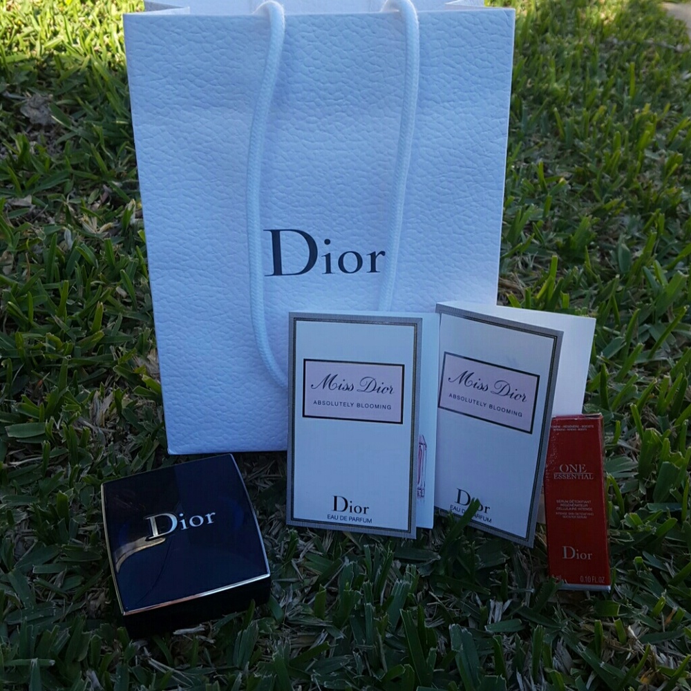 Gorgeous DIOR Set - Picture 3 of 4