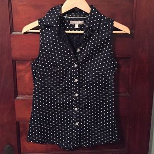 Sleeve less, non-iron button down shirt. Navy.