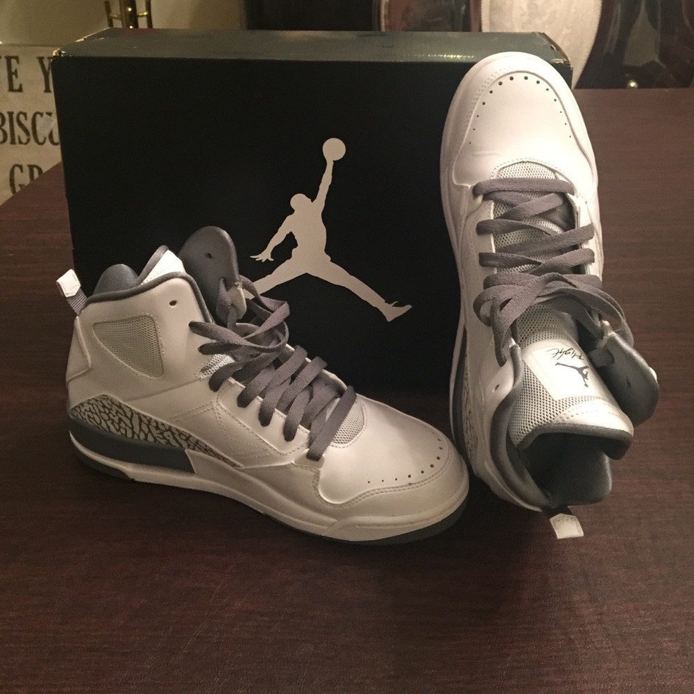 💥FINAL PRICE💥 Jordan's SC-3 Flight Sneakers