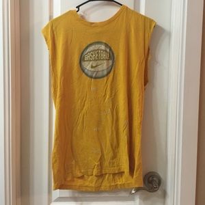 Sleeveless muscle shirt