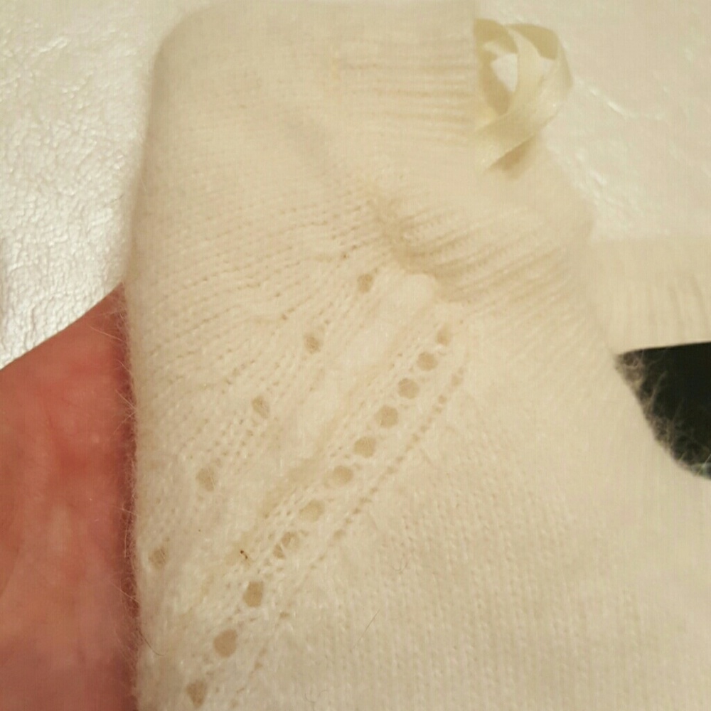 SOLD - MOVING SALE - 3/4 sleeve Sweater