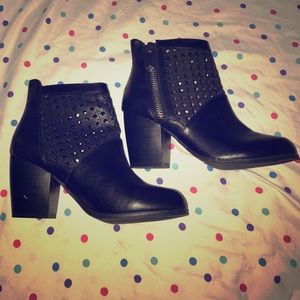 Charlotte Rousse booties!