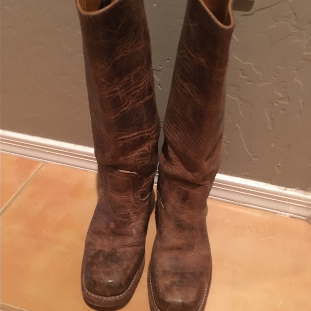 Frye Campus boots. Brown size 6.