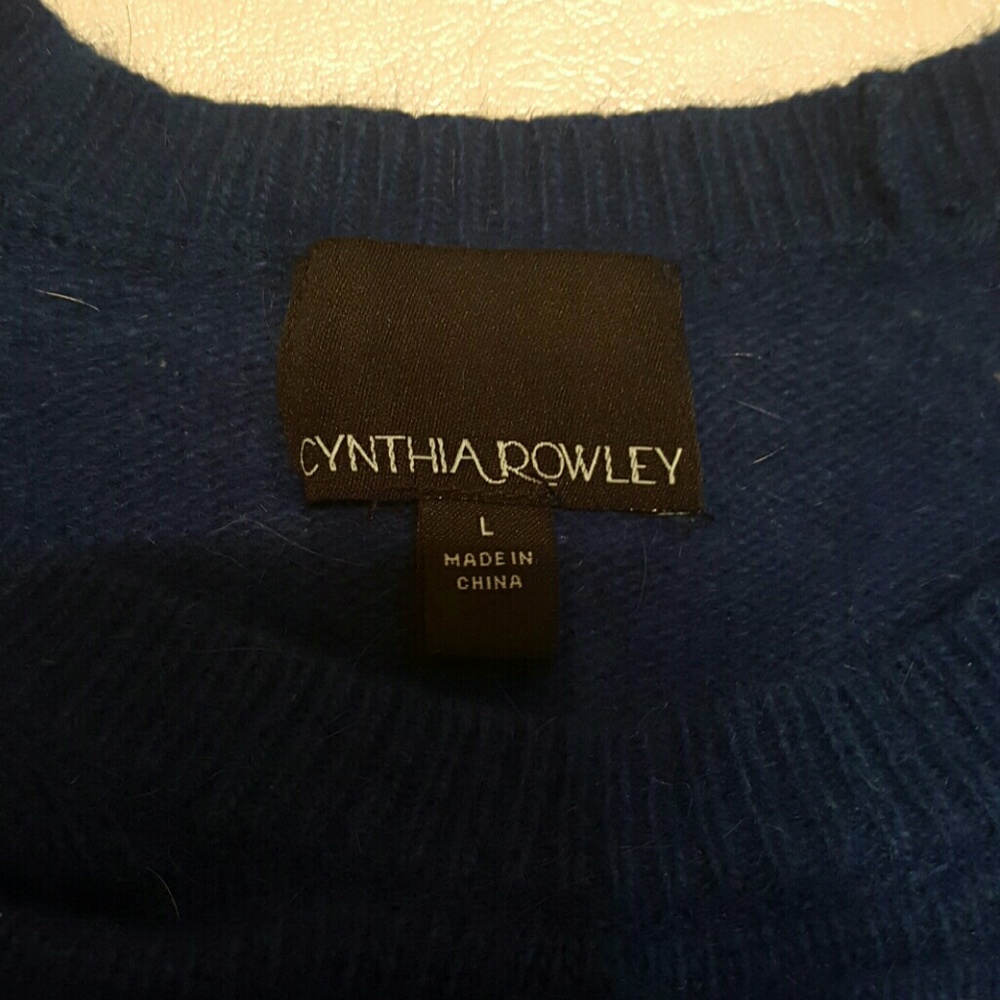 SOLD - MOVING SALE - 3/4 Sleeve Sweater - Picture 3 of 4