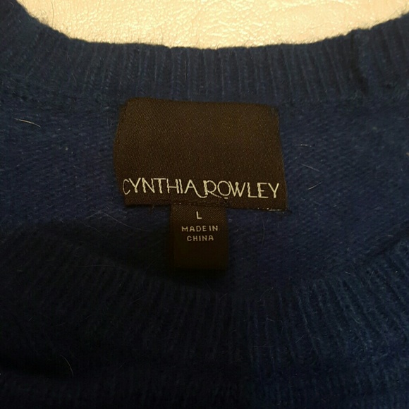 SOLD - MOVING SALE - 3/4 Sleeve Sweater - Picture 3 of 4