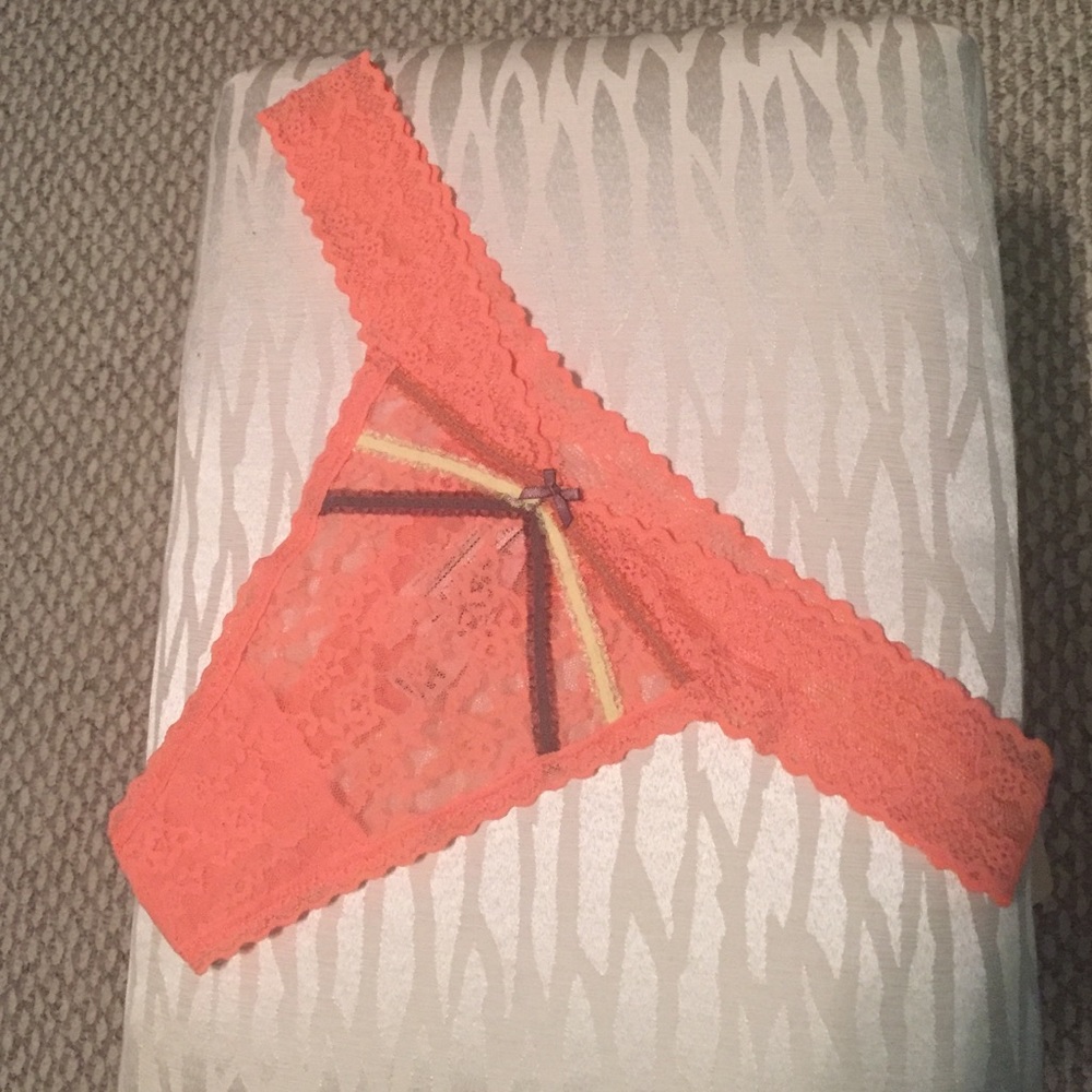 Victoria's Secret Thong NWT
