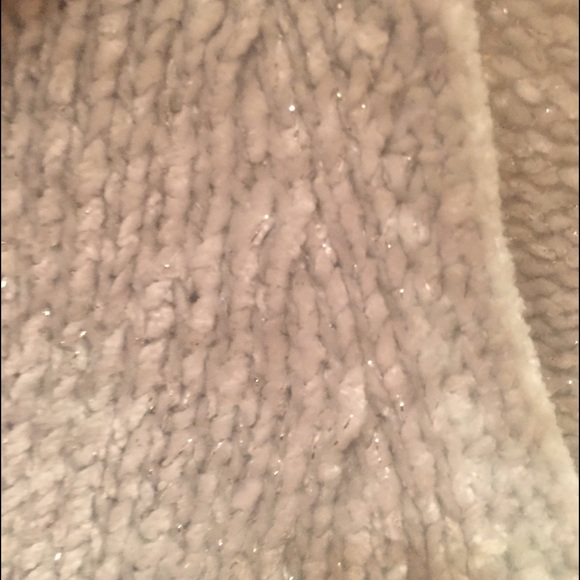 Saks fifth Avenue shimmering super soft sweater - Picture 2 of 4