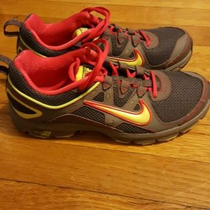 Nike Trail sneakers - Almost New! Sz 8