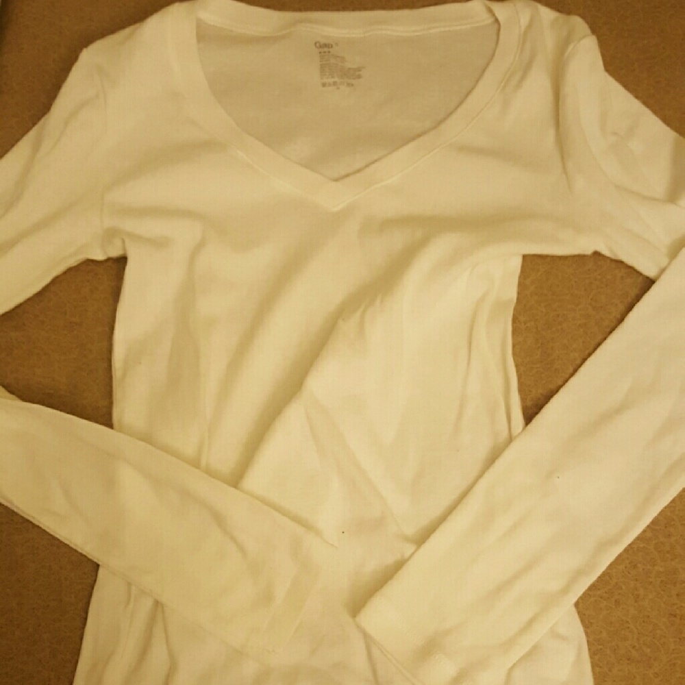 Gap v-neck long sleeve size small