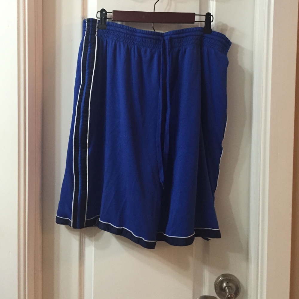Reversible athletic shorts