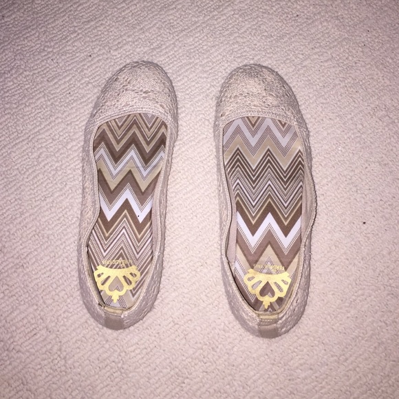 White/Creme Crochet Flats - Picture 1 of 4