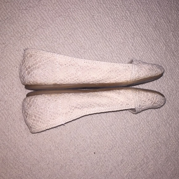 White/Creme Crochet Flats - Picture 2 of 4