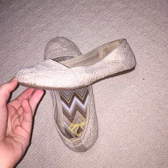 White/Creme Crochet Flats - Picture 3 of 4
