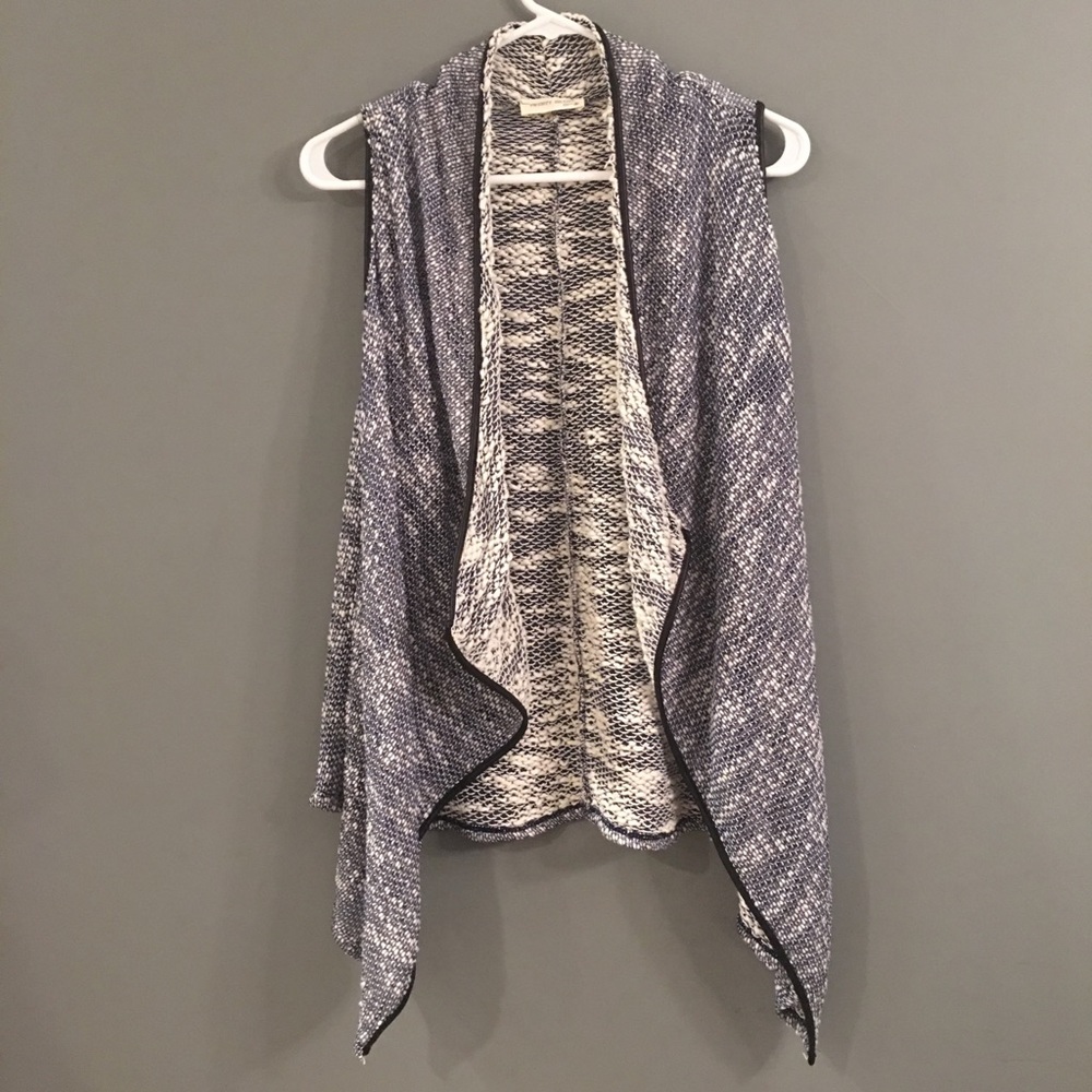 Lightweight fashion vest w/ "leather" trim