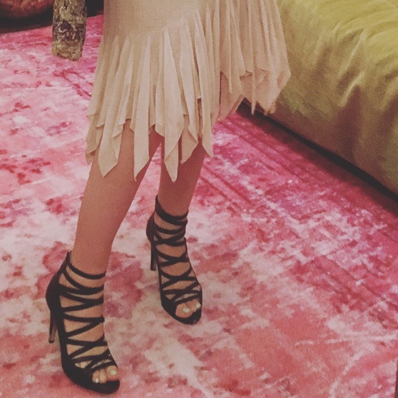 Meet your Posher, Jenny - Picture 2 of 3