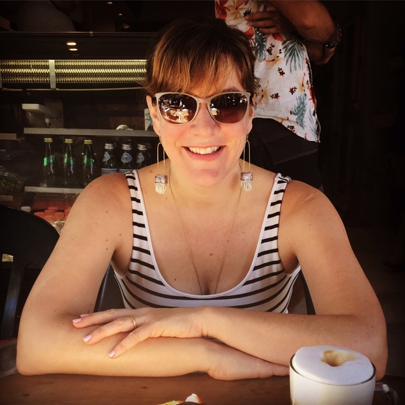 Meet your Posher, Jenny - Picture 3 of 3