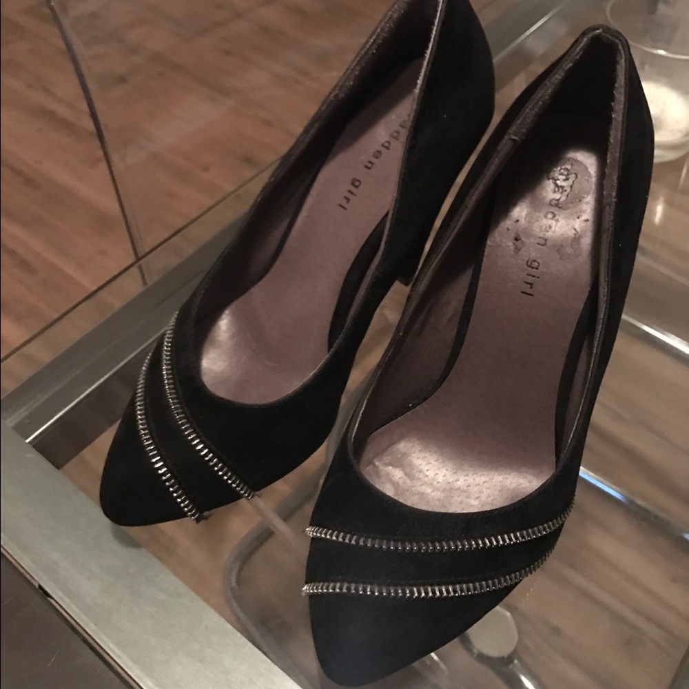 Super sassy black heels