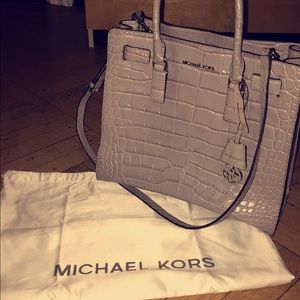 Michael Kors
DILLON LARGE CROC NORTH SOUTH TOTE