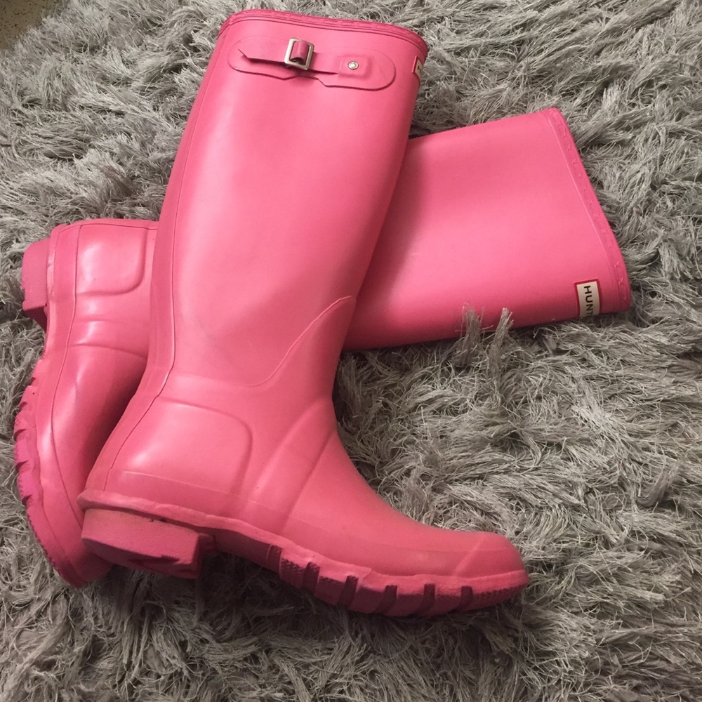 Pink Hunter rain boots.
