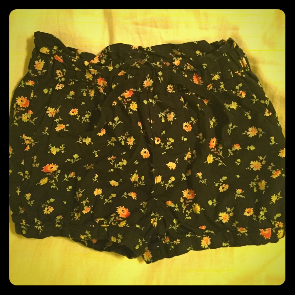 Girls size 5 Gap florals shorts