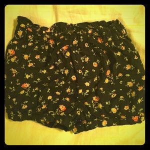 Girls size 5 Gap florals shorts