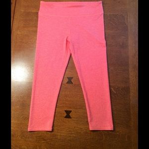 New listing 💕 cute Fabletics capris.