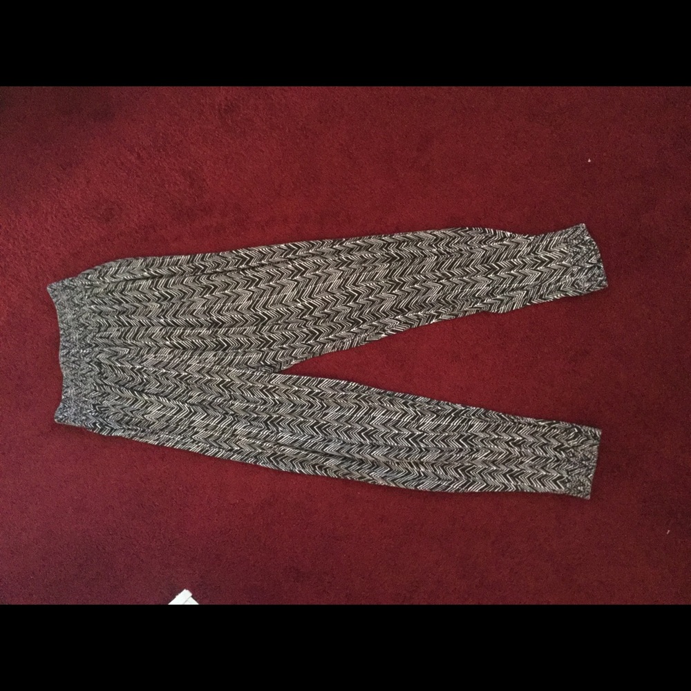 Black and white zig zagged joggers