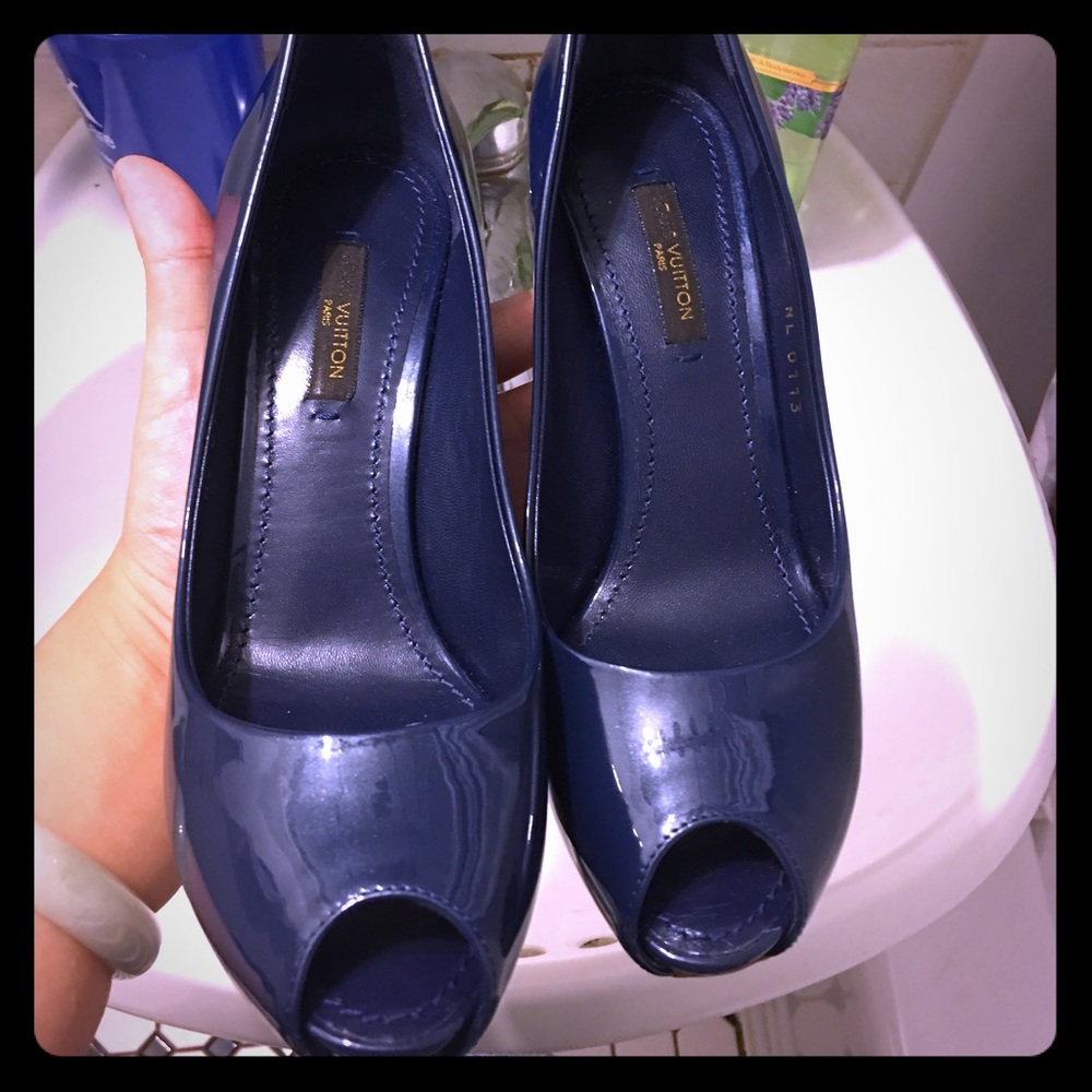 NWT 100% Auth Louis Vuitton blue patent leather heel