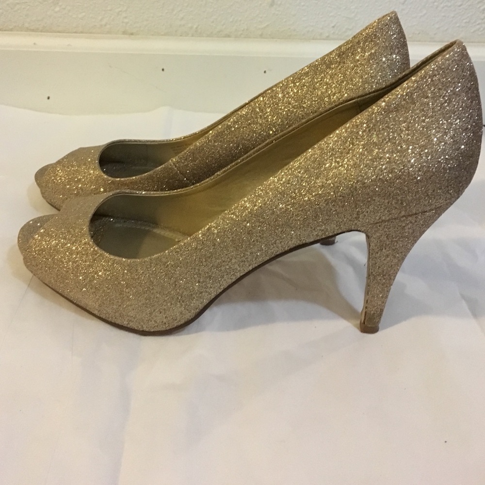 Women's Fergalicious gold sparkle pumps size 11