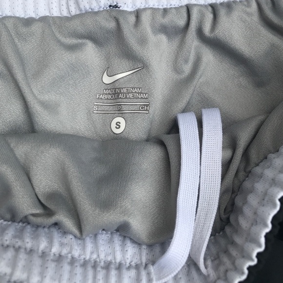 Nike running shorts - Picture 2 of 4