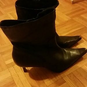 Pointed black diba boots