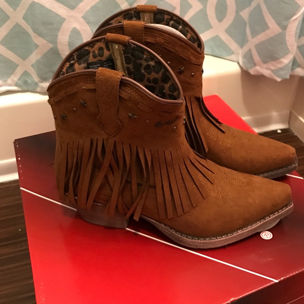 Never Been Worn Fringe Dingo Booties