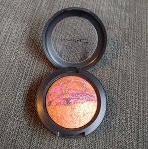 MAC mineralize eye shadow - "Two to Glow"
