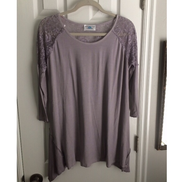 ❣️LAST ONE❣️Lavender & Lace Tunic - Picture 5 of 8