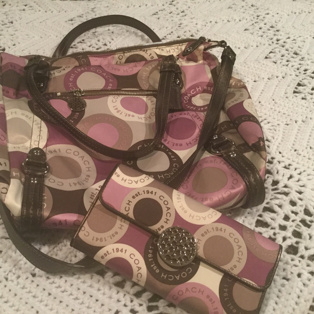 Authentic coach purse and wallet