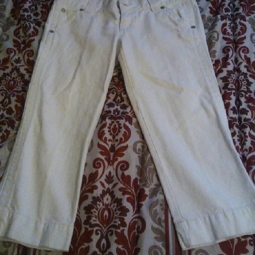 White jean capris