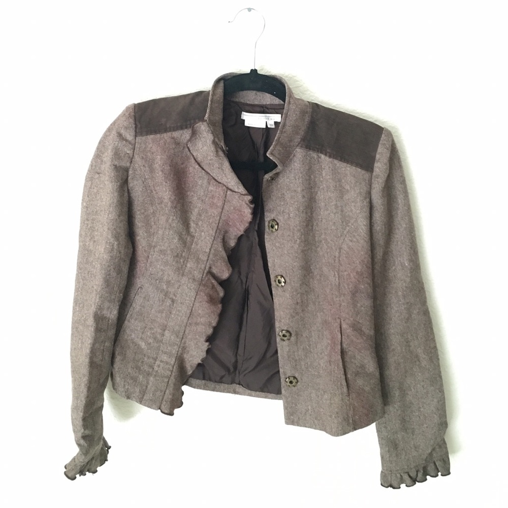 Adorable ruffled blazer