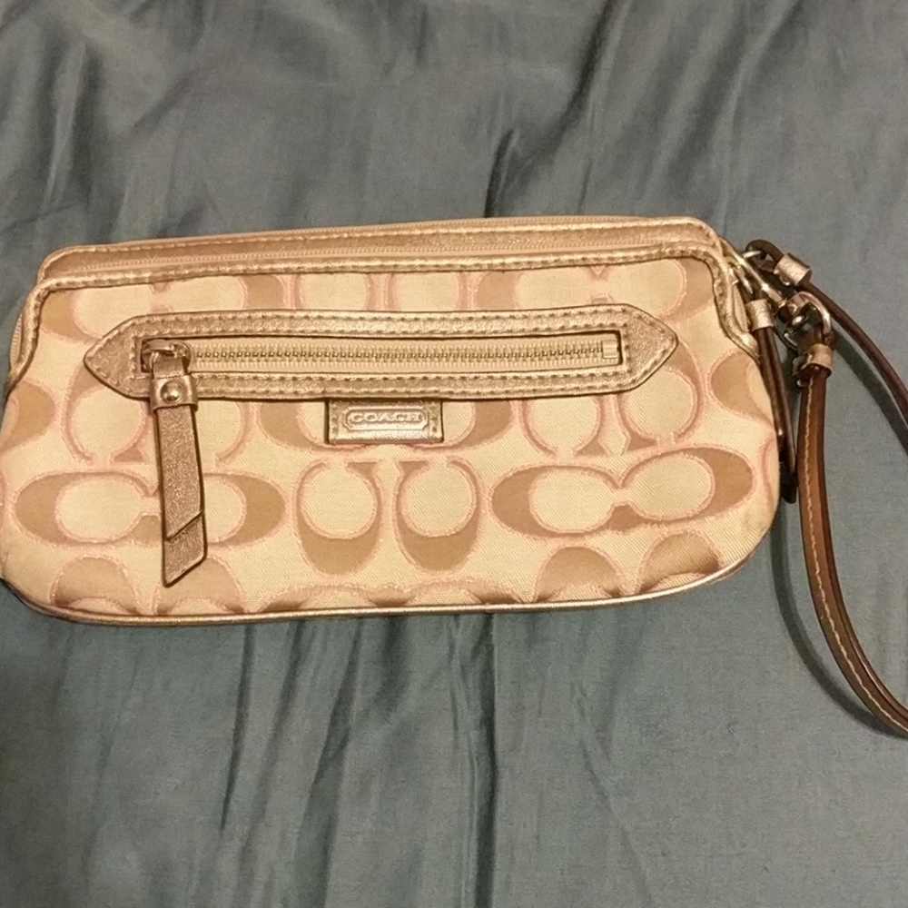Adorable Coach Wristlet