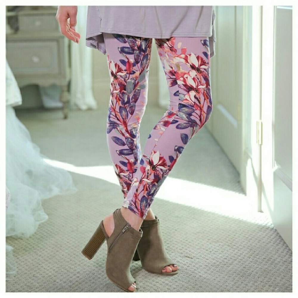 RESTOCKED NWT LILAC FLORAL SOFT LEGGINGS - Picture 2 of 4