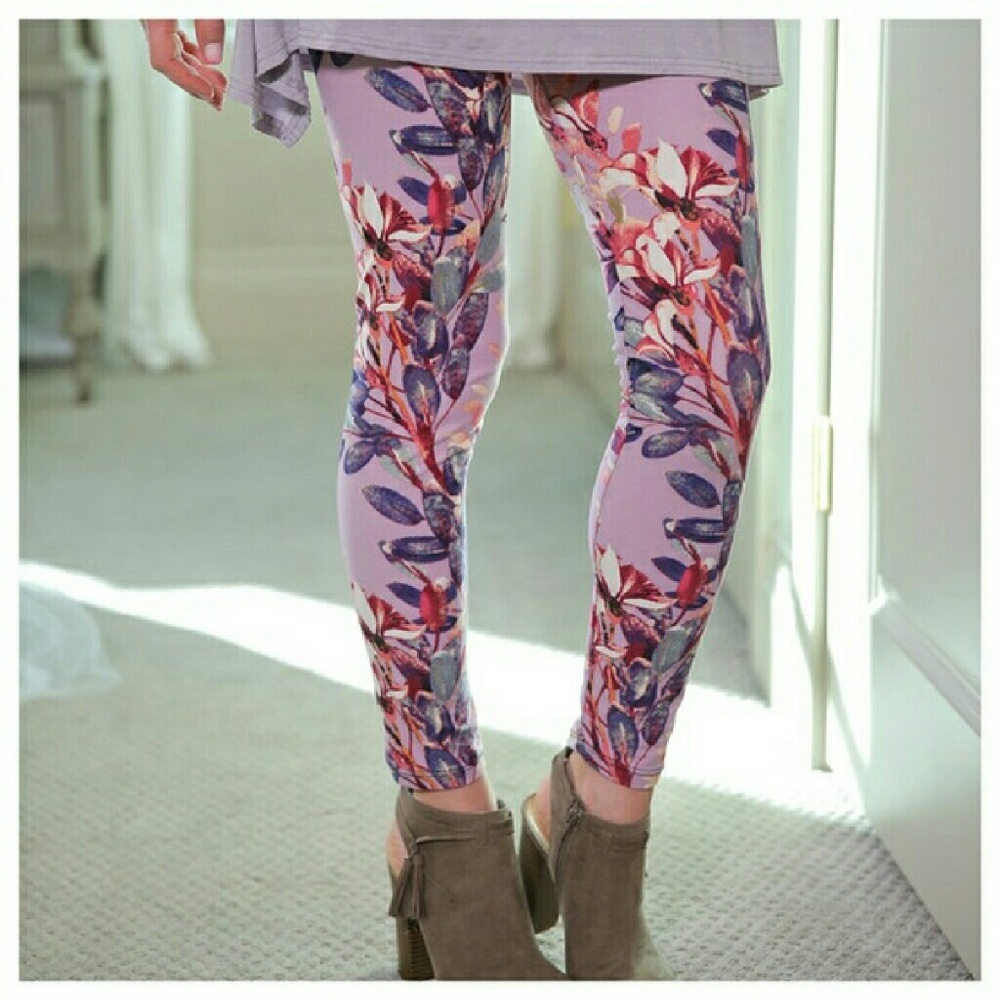 RESTOCKED NWT LILAC FLORAL SOFT LEGGINGS - Picture 3 of 4