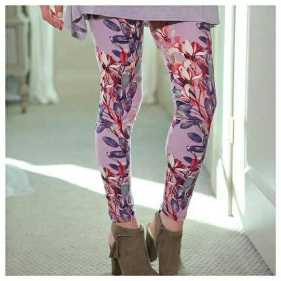 RESTOCKED  NWT LILAC FLORAL SOFT LEGGINGS - Picture 3 of 4