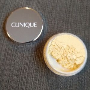 Markdown! Clinique-  instant relief mineral powder