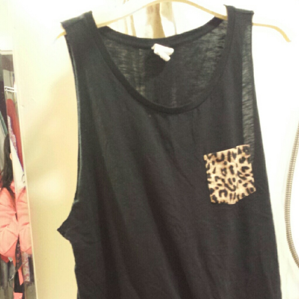 Vs pink tank w/ cheetah pocket