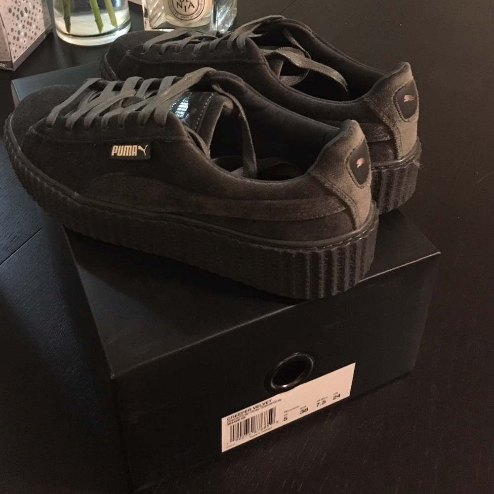 🚩LAST CHANCE 🚩Puma Fenty Velvet Creepers in 7.5