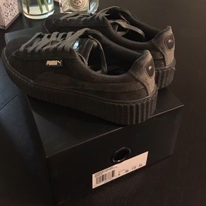 🚩LAST CHANCE 🚩Puma Fenty Velvet Creepers in 7.5