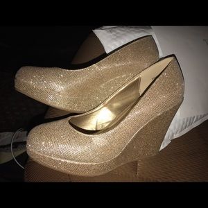 Women Gold Wedge