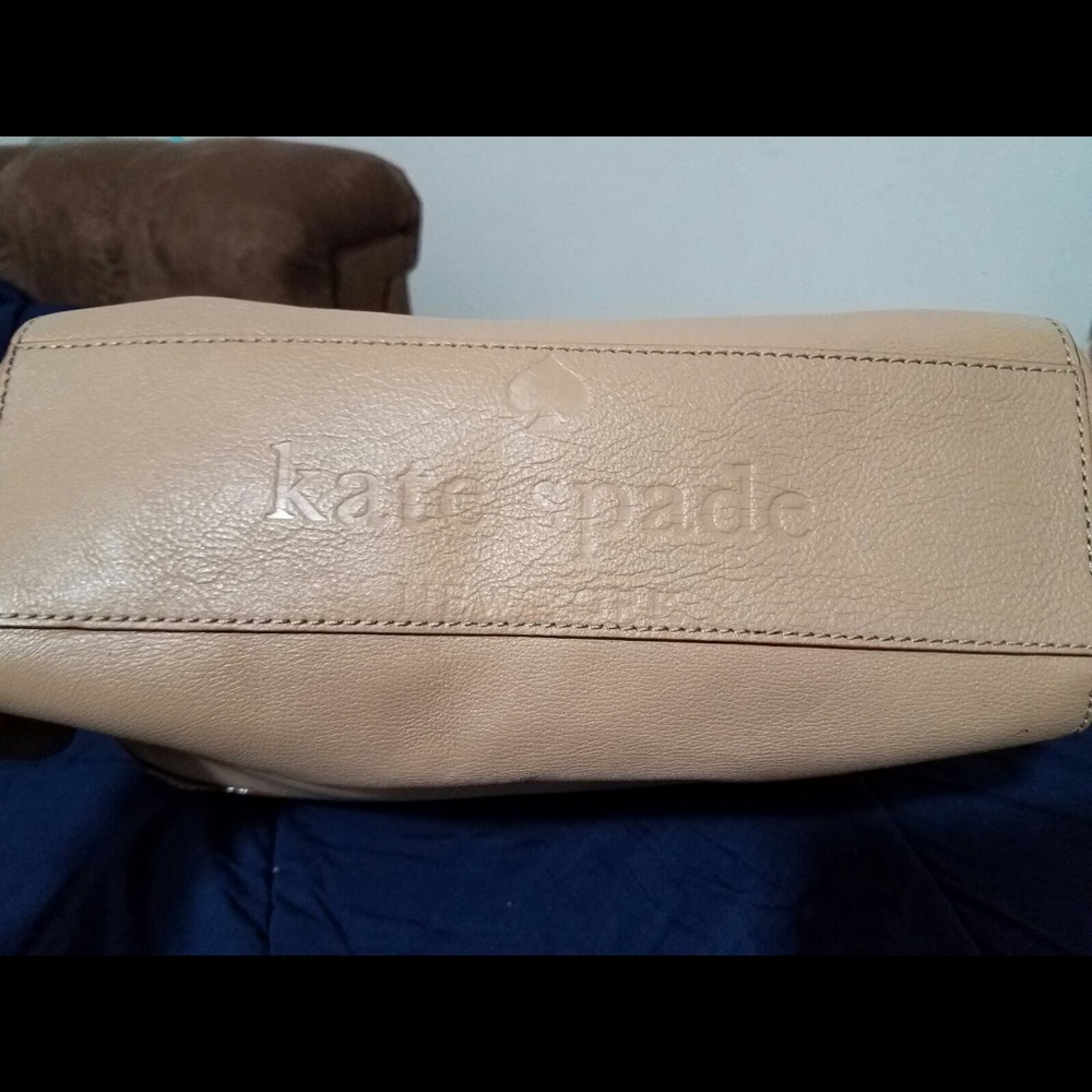 Handbag - Picture 2 of 3